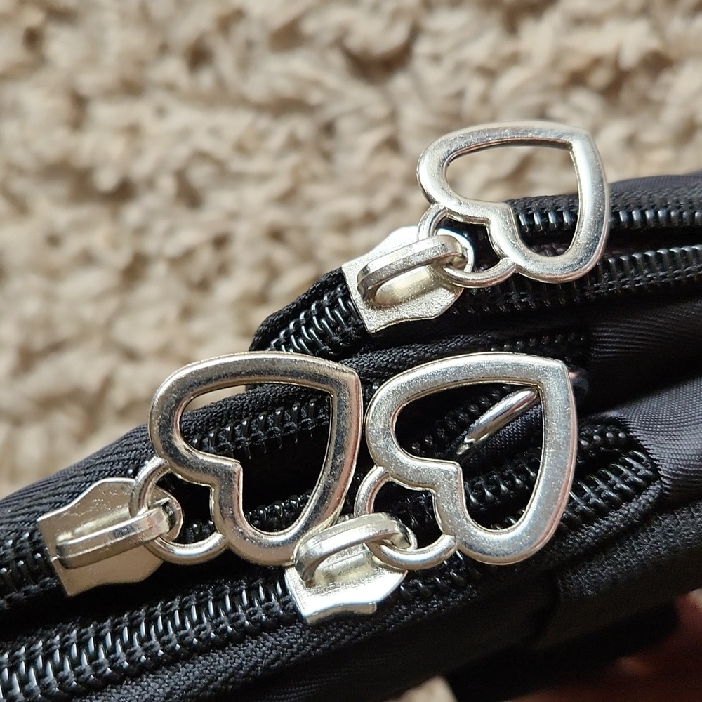 NWOT Black Nylon Womans Small Crossbody Bag - Picture 3 of 6